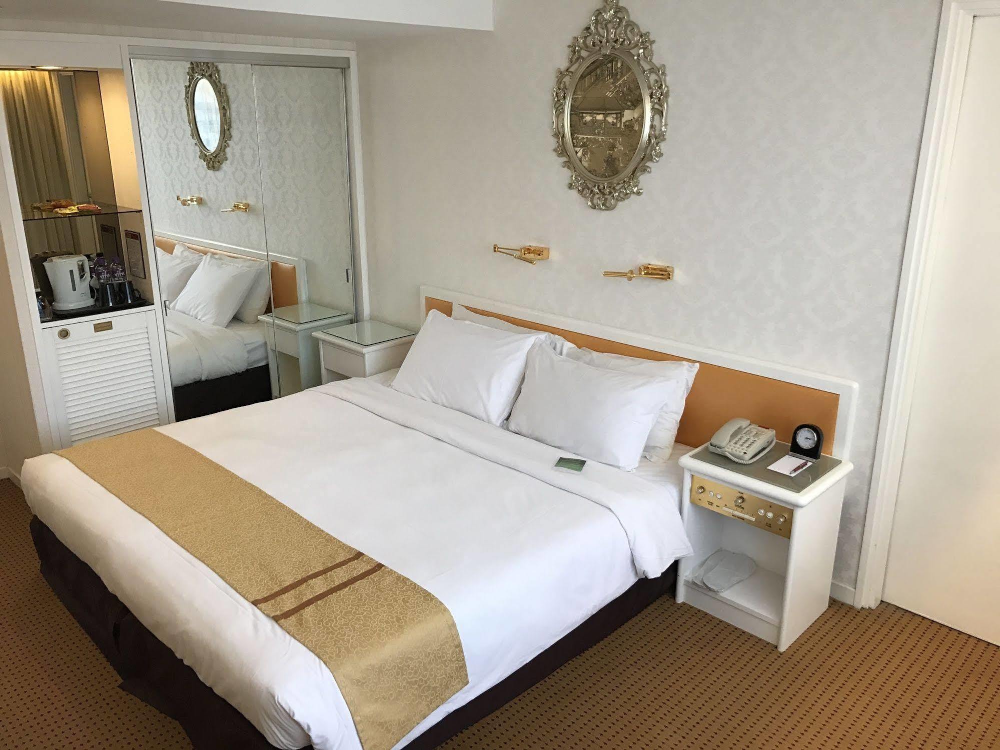 Best Western Plus Tsim Sha Tsui Hong Kong Exterior photo